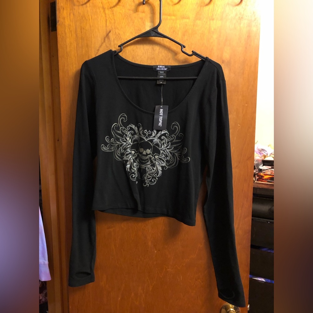 🆕NWT Black Skull💀Crop Top Long Sleeve Top🆕